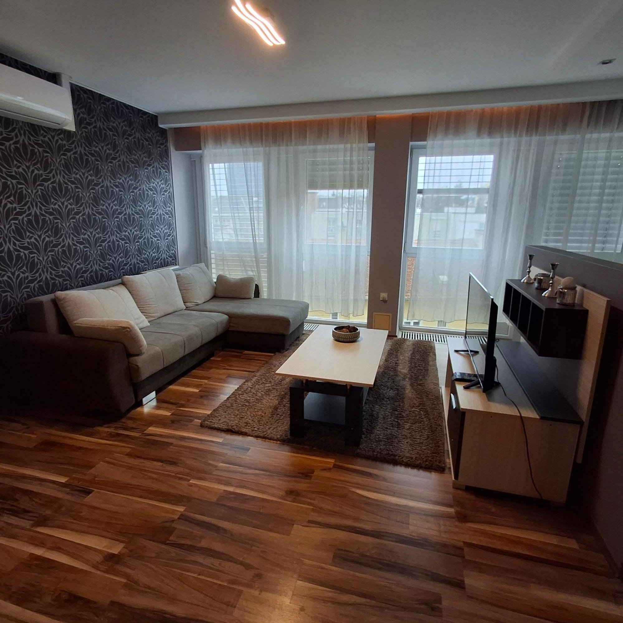 Unicorniselit Apartmanok Eger Buitenkant foto