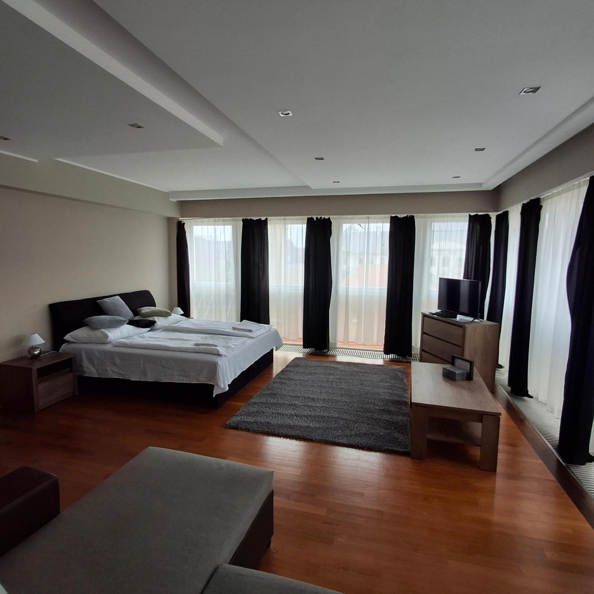 Unicorniselit Apartmanok Eger Buitenkant foto